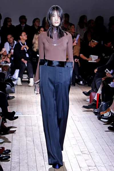 Look 11